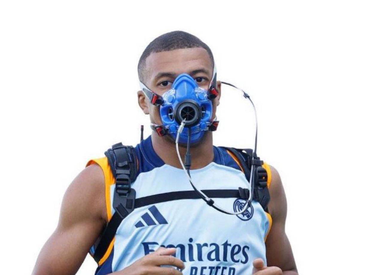  Ausente de la selección, titular con el Madrid, Kylian Mbappé ha abierto un debate en Francia sobre su implicación en el equipo nacional, en contraste con su deseo de triunfar lo antes posible con su nuevo club.