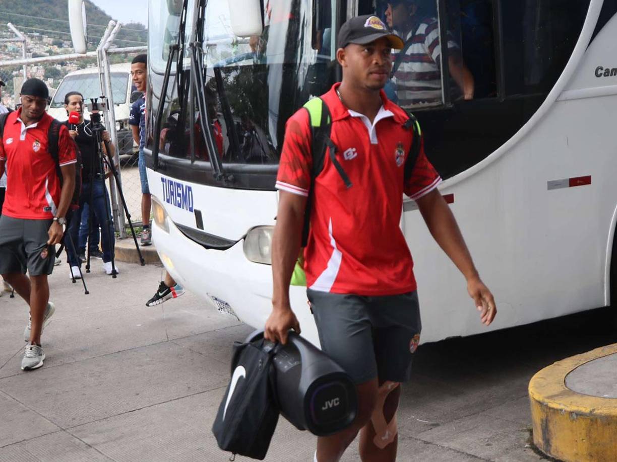 Sin duda es él quien pone el ambiente en el plantel de la Real Sociedad. Llegó con parlante en mano.