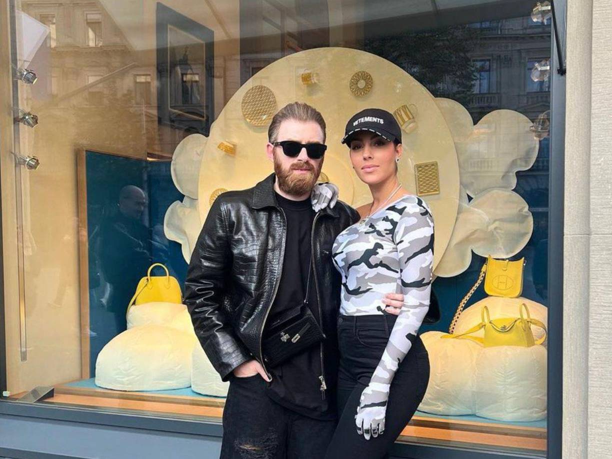 Mientras algunos critican la falta de romanticismo y la excesiva formalidad del acuerdo, otros aplauden su pragmatismo y su visión a largo plazo.