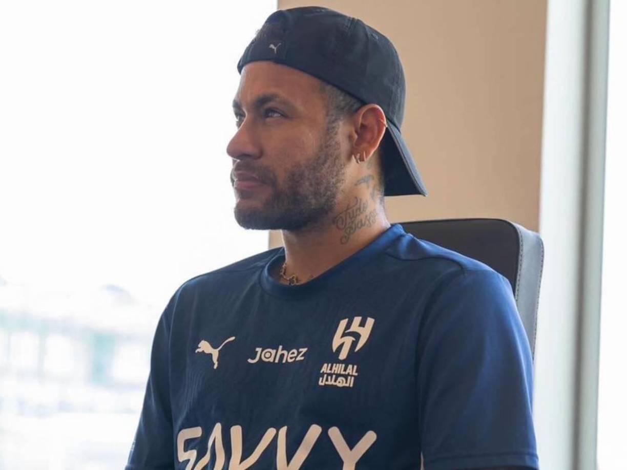 Según el periodista César Luis Merlo, el retorno de Neymar al Santos de Brasil es solo cuestión de tiempo. El club brasileño, de vuelta a la Primera División después de un año en el infierno de Segunda, le habría trasladado al Al-Hilal una oferta formal para la cesión. El propio Neymar habría decidido volver.