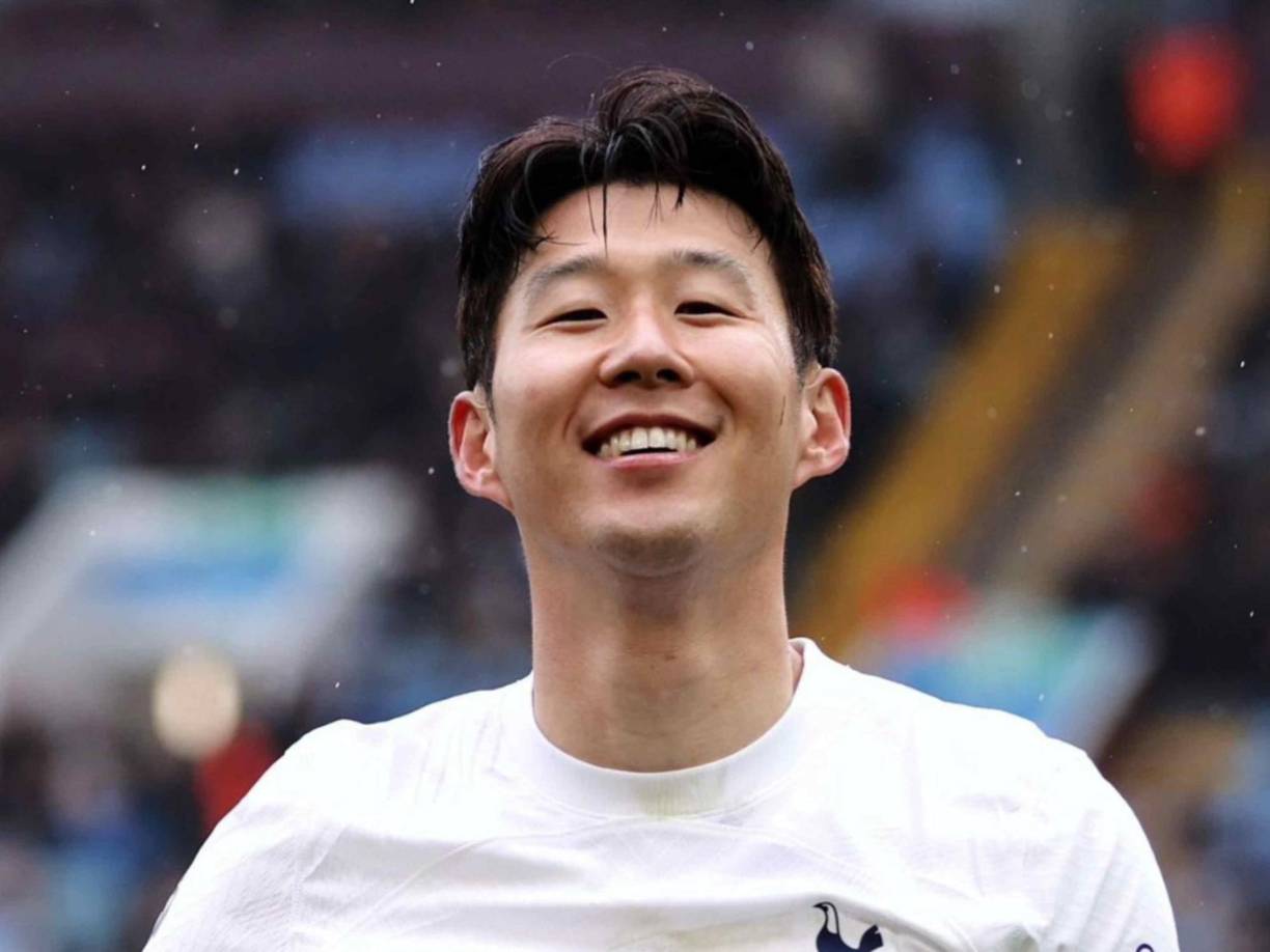 Según el ‘Telegraph’, el Tottenham quiere renovar el contrato de Son Heung-min. El capitán de los ‘Spurs’ y de la selección de Corea del Sur firmó su último acuerdo en 2021 que vence en siete meses y se entiende que su club tiene el poder y la intención de extenderlo por un año más.
