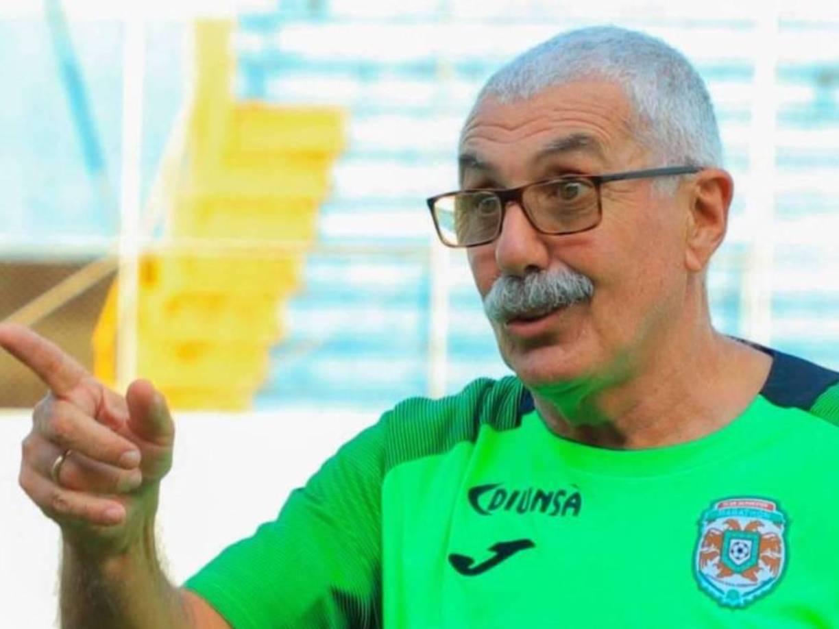 Manuel Keosseián suena muy fuerte para salir de su retiro y volver de Uruguay para dirigir al Marathón, donde posee tres coronas.