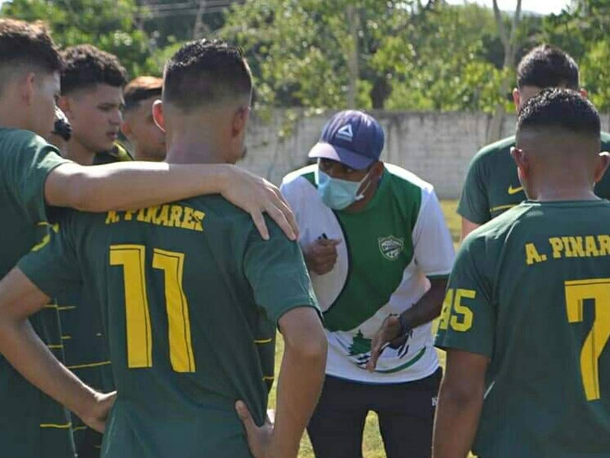 Mario César Rodríguez dirigió en 2021 al Atlético Pinares de Potrerillos, Cortes, haciendo historia en el fútbol de la Liga Rafael Paz de este Municipio, Campeones de la Departamental de La Liga Mayor.