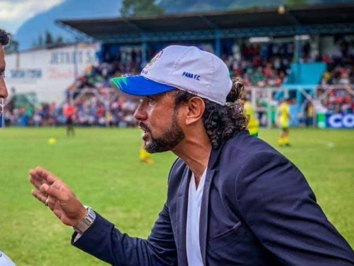 El fútbol guatemalteco se ha teñido de luto este domingo con el deceso del técnico Julio Ariz ‘El Loco’ Leiva, en La Democracia, Huehuetenango.