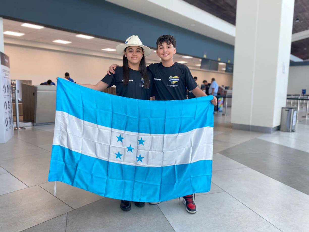  Durante una transmisión de Facebook que LA PRENSA realizó desde el instituto para despedir a los jóvenes, el profesor Iván Meza indicó que en total viajarían 80 personas, entre docentes, miembros de la banda y el grupo folclórico. 