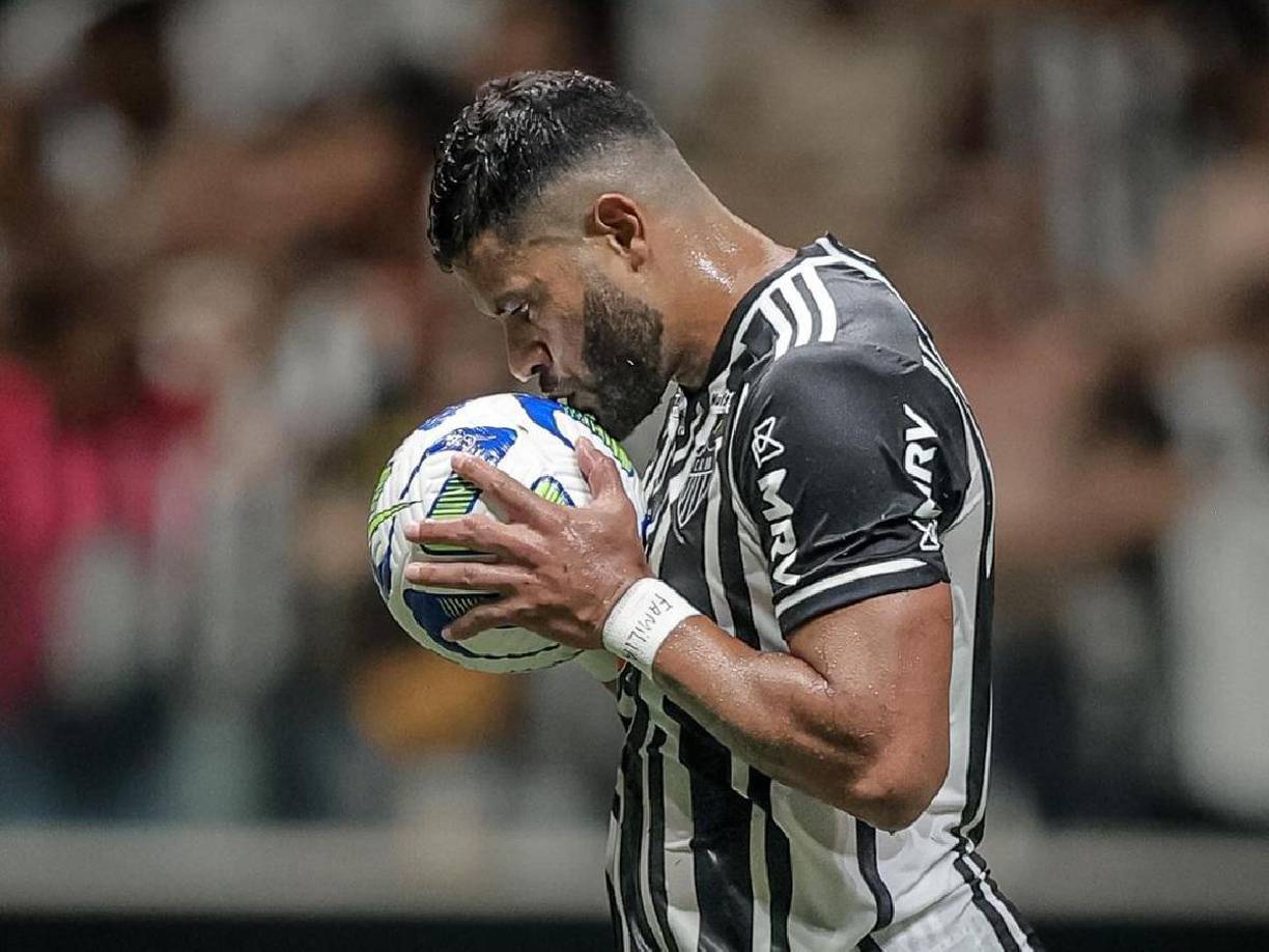 El delantero del Atlético Mineiro de Brasil publicó un video hablando de su nueva paternidad, dejando un conmovedor mensaje.