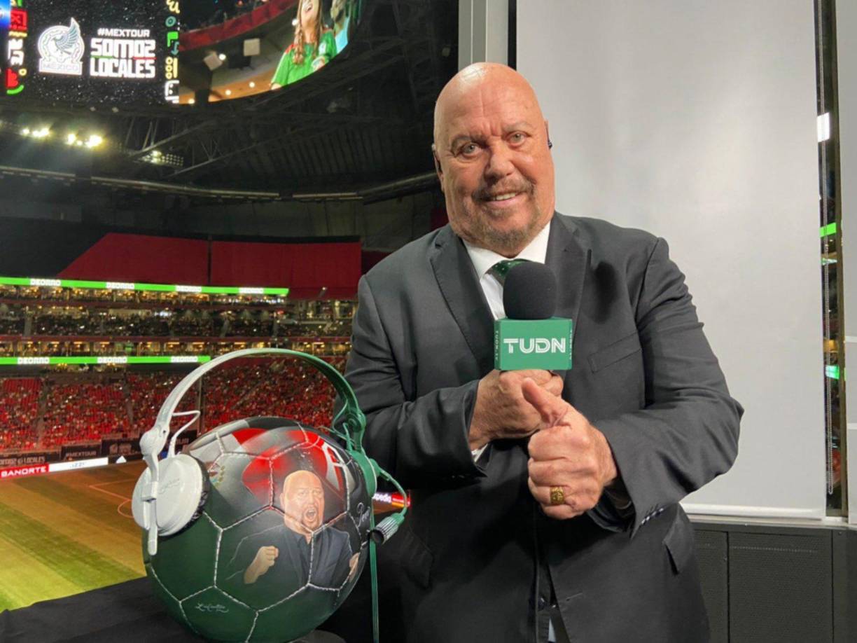 José Ramón Fernández comenzó a señalar al hoy comunicador de TUDN por celebrar el empate que el Tri consiguió (2-2) ante Holanda en el Mundial de Francia 1998. ’El Perro’ no tuvo problema en reconocer que es “pro-selección” y aprovecho para dejarle un mensaje directo a su colega. “Estaba feliz, porque he sido pro-selección toda la vida lo seguiré siendo. Yo soy feliz siendo mexicano, sé que tú eres español, pero está bien”, sentenció Bermúdez.