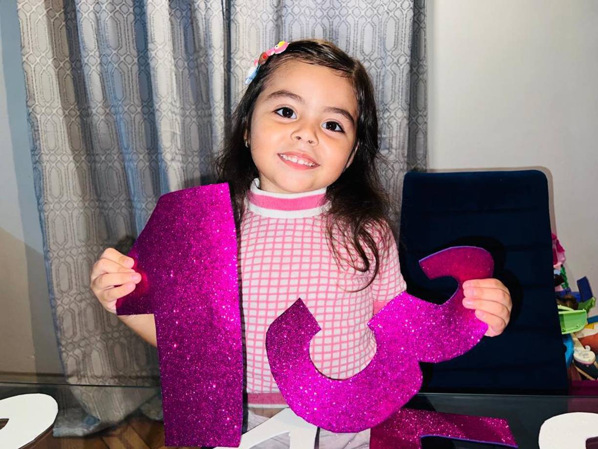 En uno de sus videos enseñando los números.