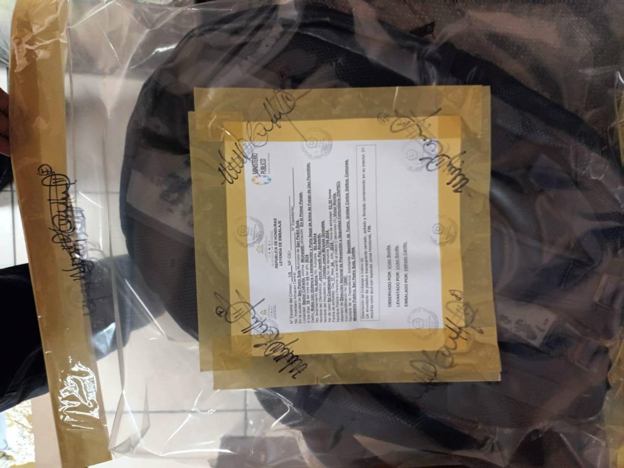 ”Éramos tres, pero el otro se les fue”, dijo Cristian, quien aparecía sonriente.