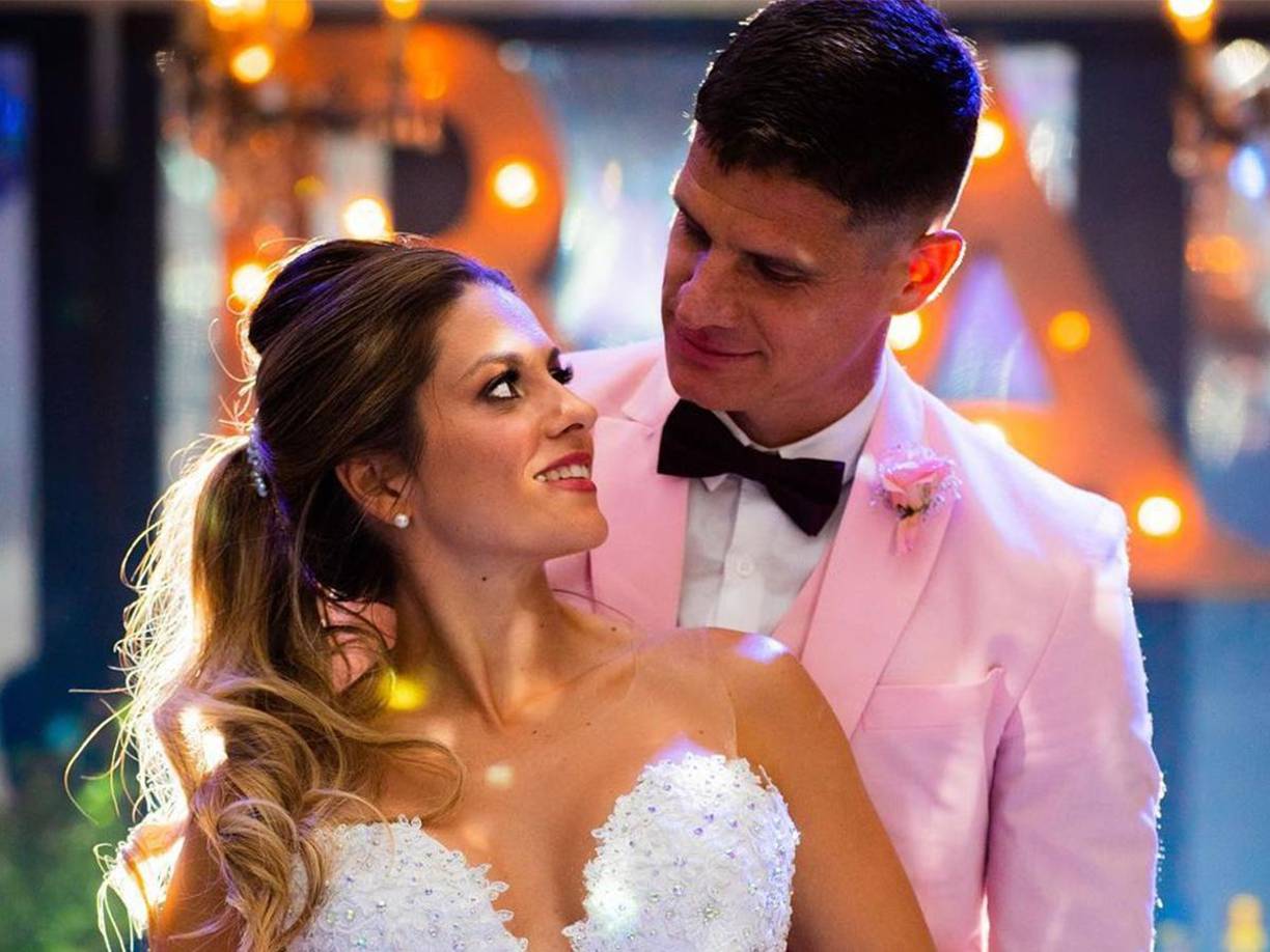 Ana Lencina es la esposa de Jonathan Rougier y mediante su cuenta oficial de Instagram se pronunció sobre el hecho de que el portero no fue tomado en cuenta a la selección de Honduras. 