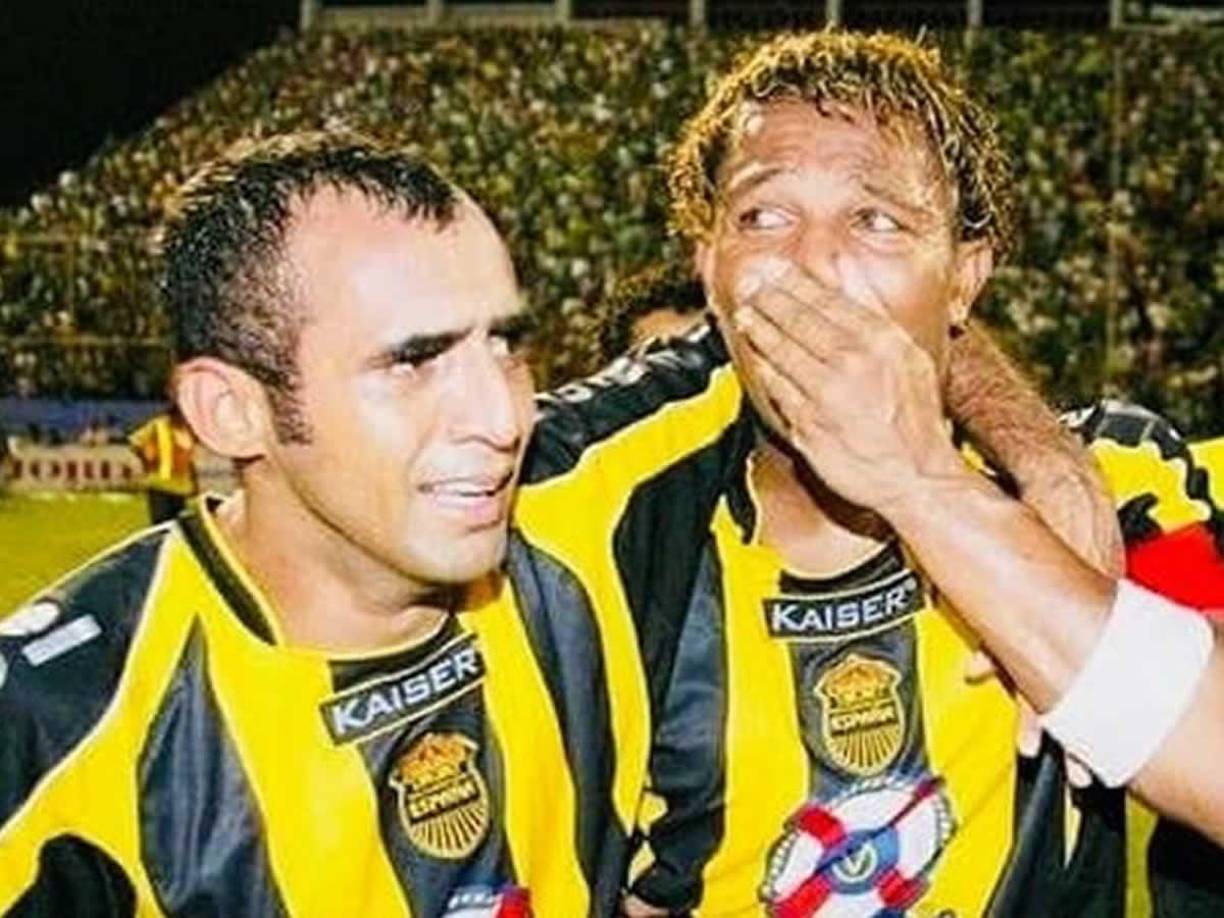 Durante su paso compartió con Carlos Pavón Plumer, una de los ídolos de la Máquina del Real España.