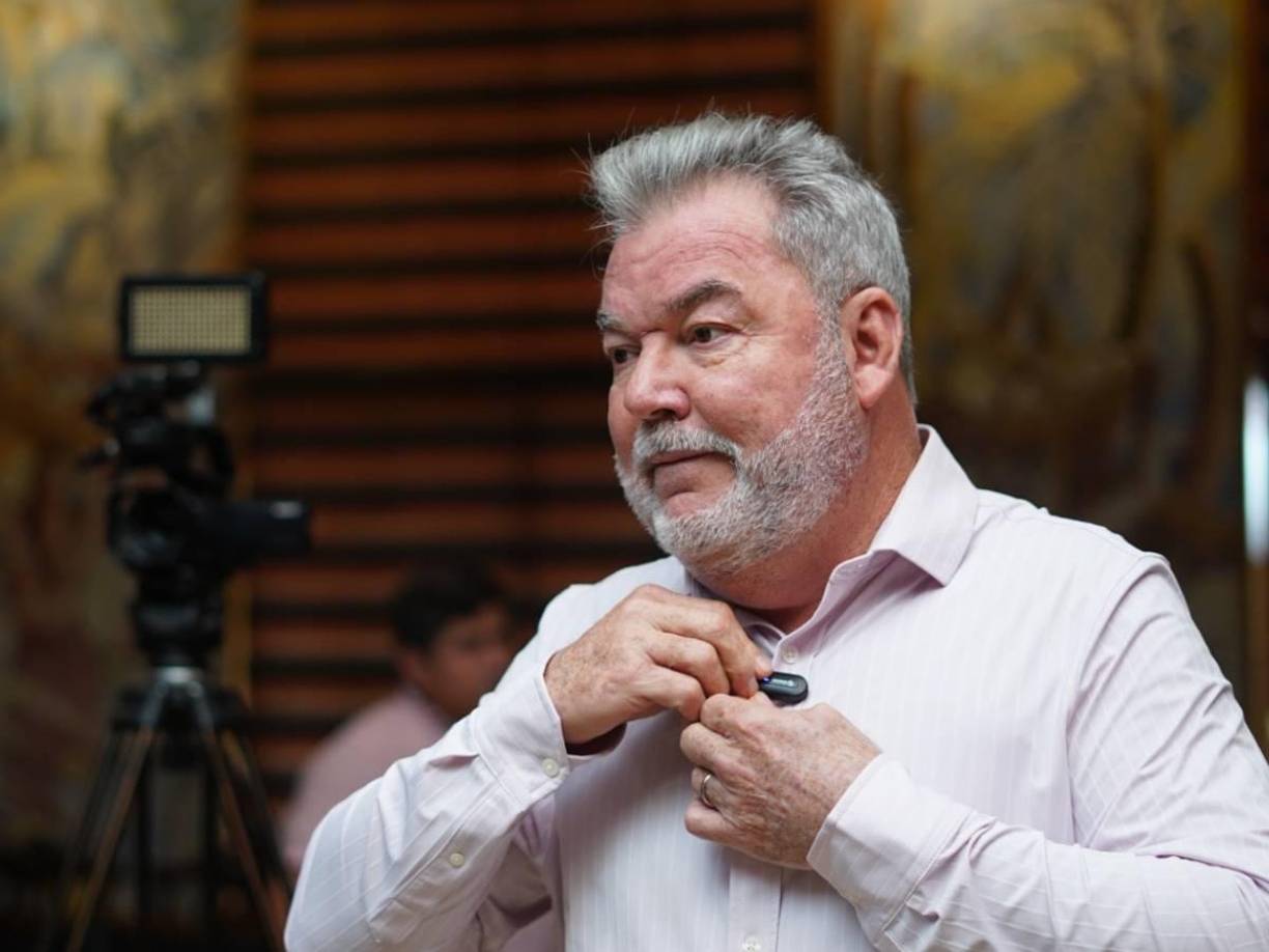 Roberto Contreras, alcalde de San Pedro Sula, dio detalles sobre la llegada del Inter Miami a San Pedro Sula. “Ellos van a usar su jet privado, se les hará un chequeo rápido, después van del aeropuerto directamente al hotel a descansar, habrá muy poco contacto con la afición”, aclaró.