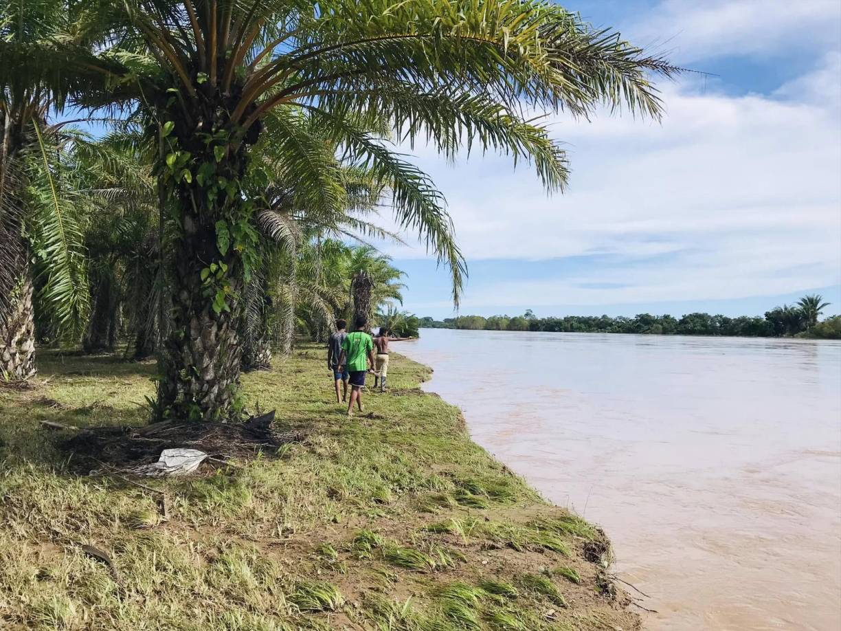 Habitantes de la comunidad de Chapagua piden apoyo al gobierno para que la aldea sea reubicada. El 22 de abril de 2014 la aldea fue declarada inhabitable por parte de Copeco.