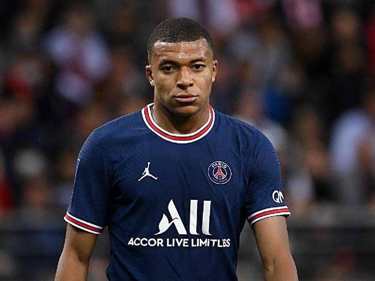 Kylian Mbappé, protagonista en las últimas horas por comunicar al PSG que no va a renovar hasta 2025, publicó un mensaje en sus redes sociales que seguirá la próxima temporada en el cuadro parisino.