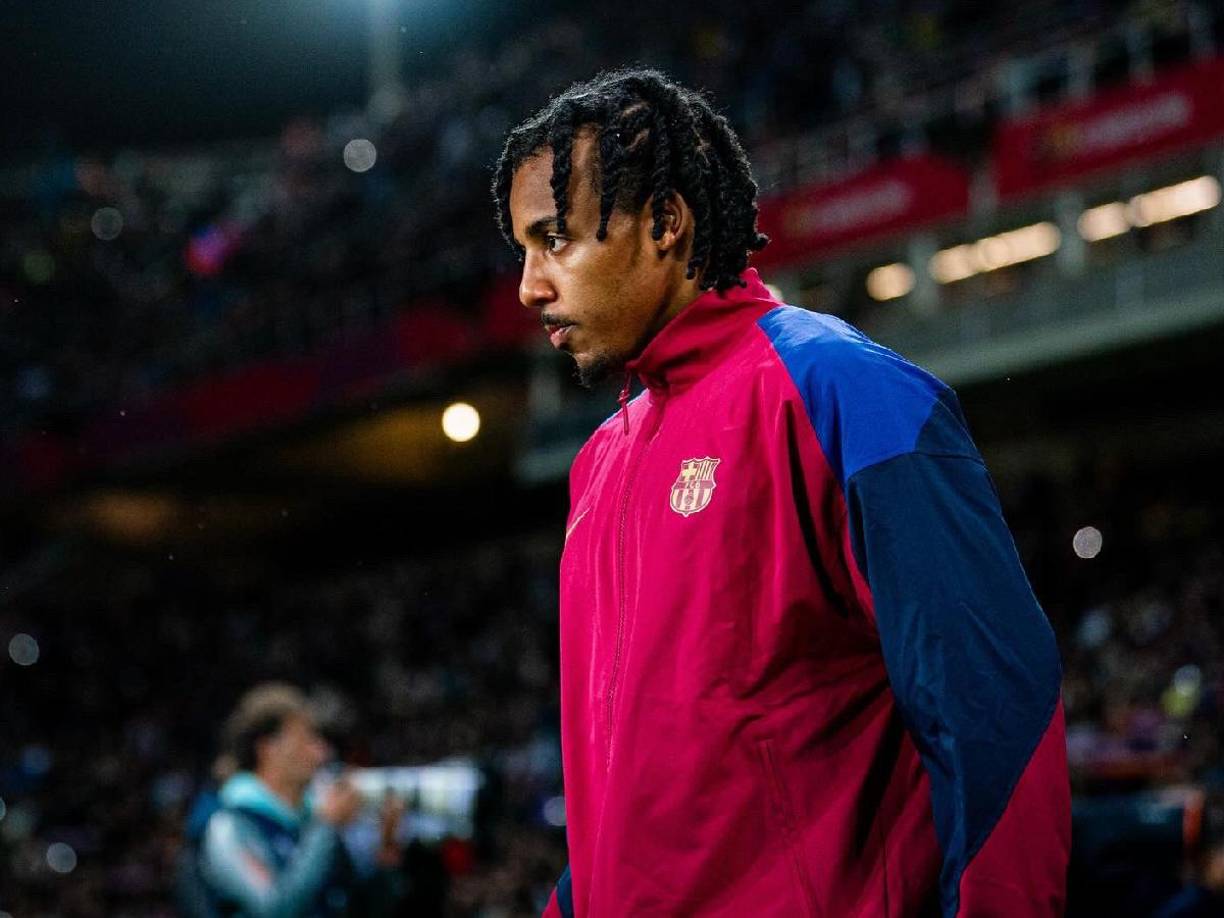 Sorpresa / Según publica el diario Sport, el Al-Ittihad de Arabia Saudita intenta llevarse a Jules Koundé y podría presentar una oferta de 50 millones de euros al Barcelona por el traspaso del zaguero francés.