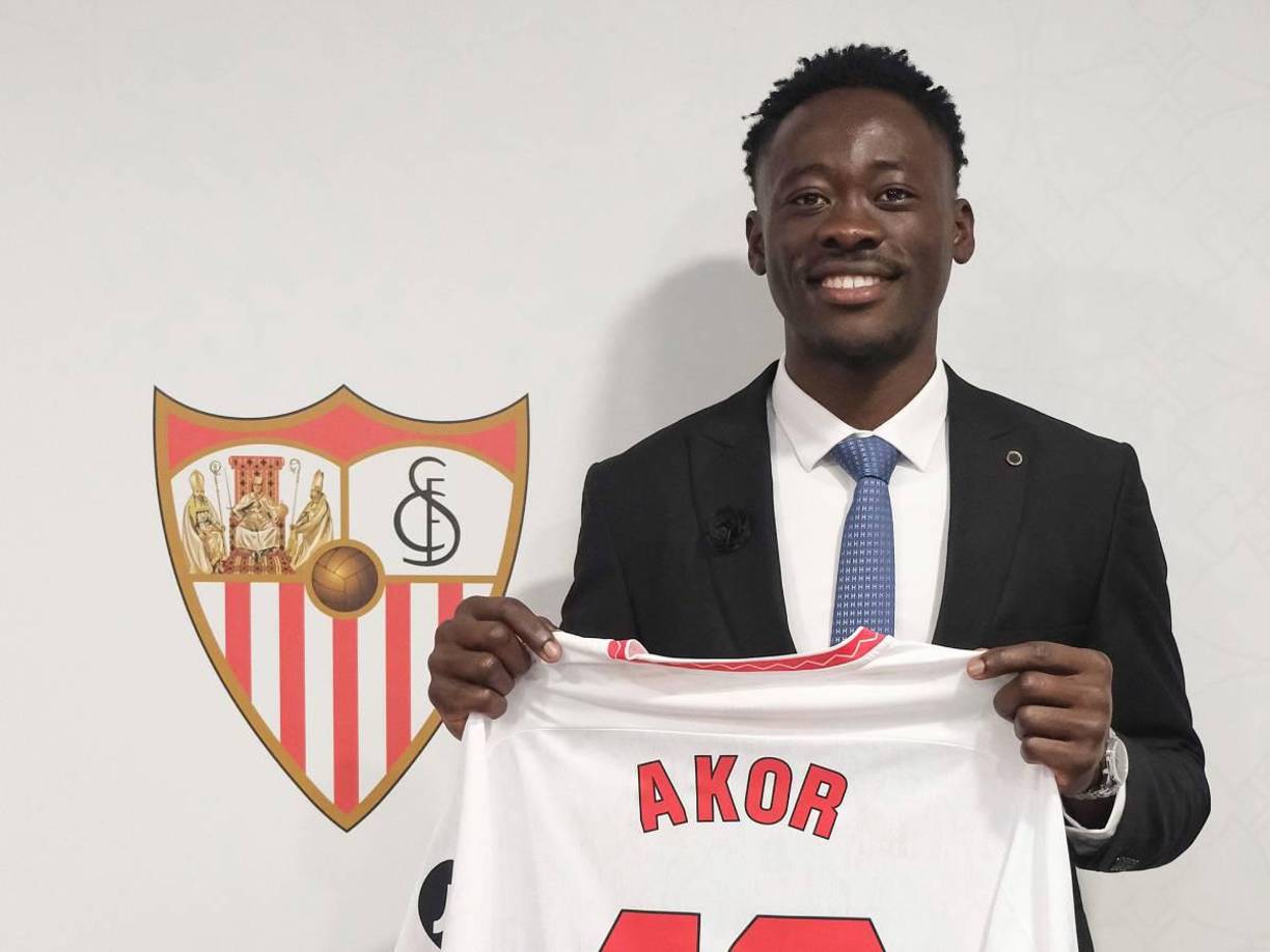 El delantero nigeriano Akor Adams es nuevo jugador del Sevilla, llega procedente del Montpellier de Francia. Firma hasta junio de 2029.