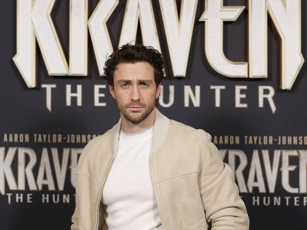 Tras el adelanto de la película, el artista -conocido también por comedias como ‘Kick Ass’ (2010) o ‘Bullet Train (2022)- declaró sobre su nuevo personaje “animalístico e impulsivo” estar interesado en saber de “dónde viene toda esa oscuridad”.