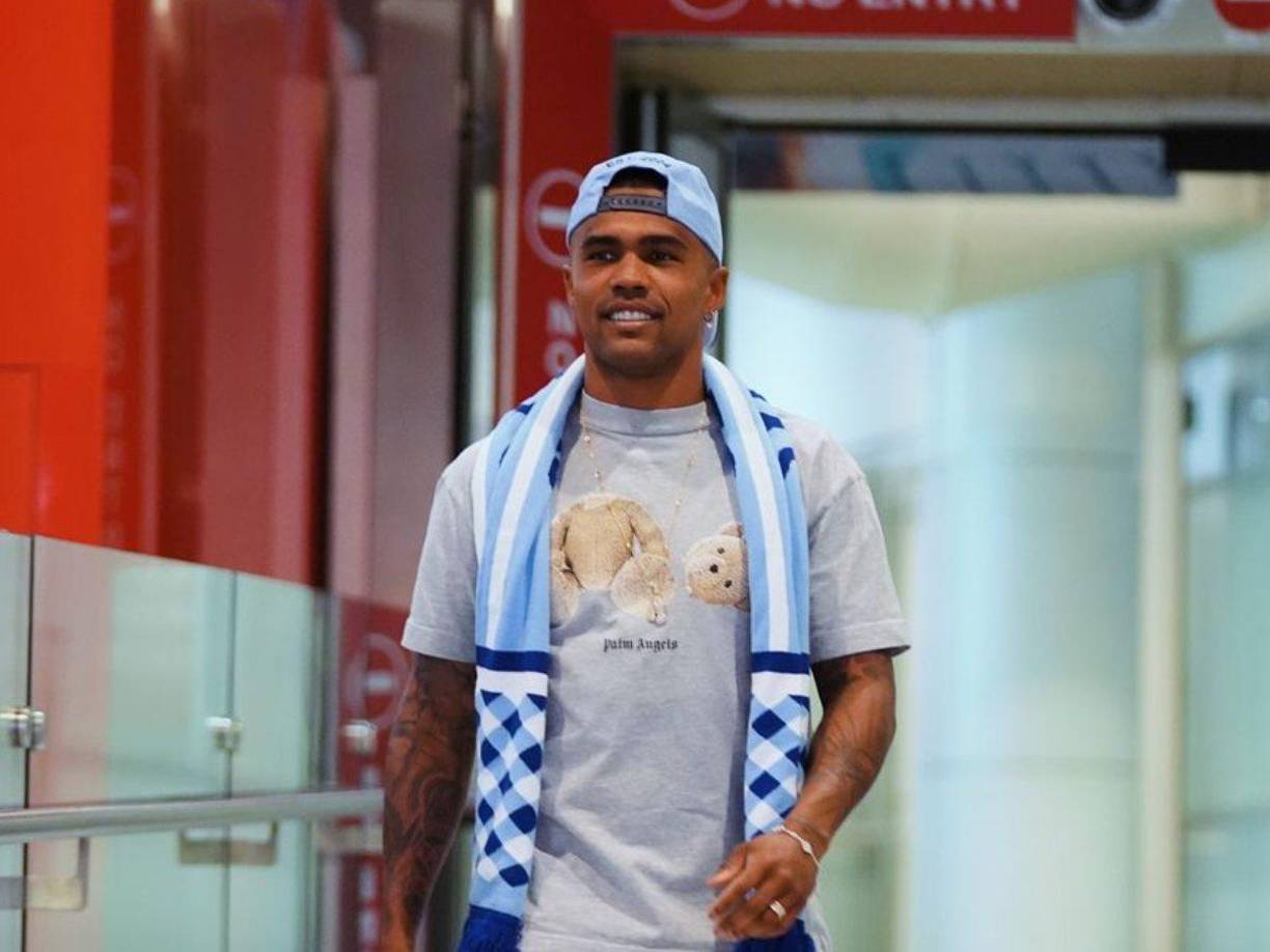 El conocido futbolista brasileño Douglas Costa le dio un nuevo giro a su carrera al hacer pública su incorporación a la famosa página azul.