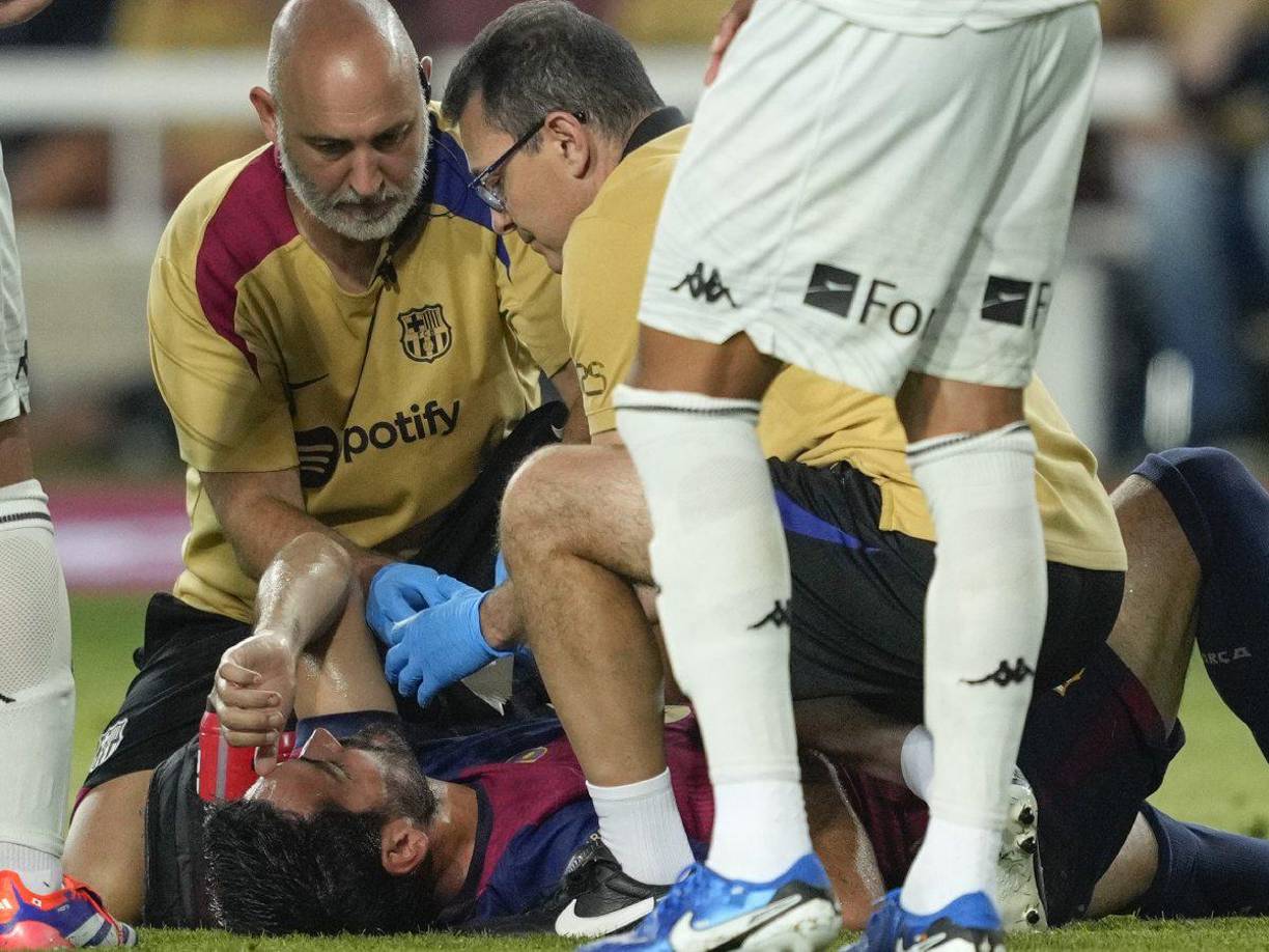 Gündoğan, uno de los hombres en los que recae el mediocampo del Barcelona, ingresó en el entretiempo frente al Mónaco por el Trofeo Gamper. Sin embargo la presencia del alemán apenas duró 20 minutos porque tuvo que salir obligado por un golpe.