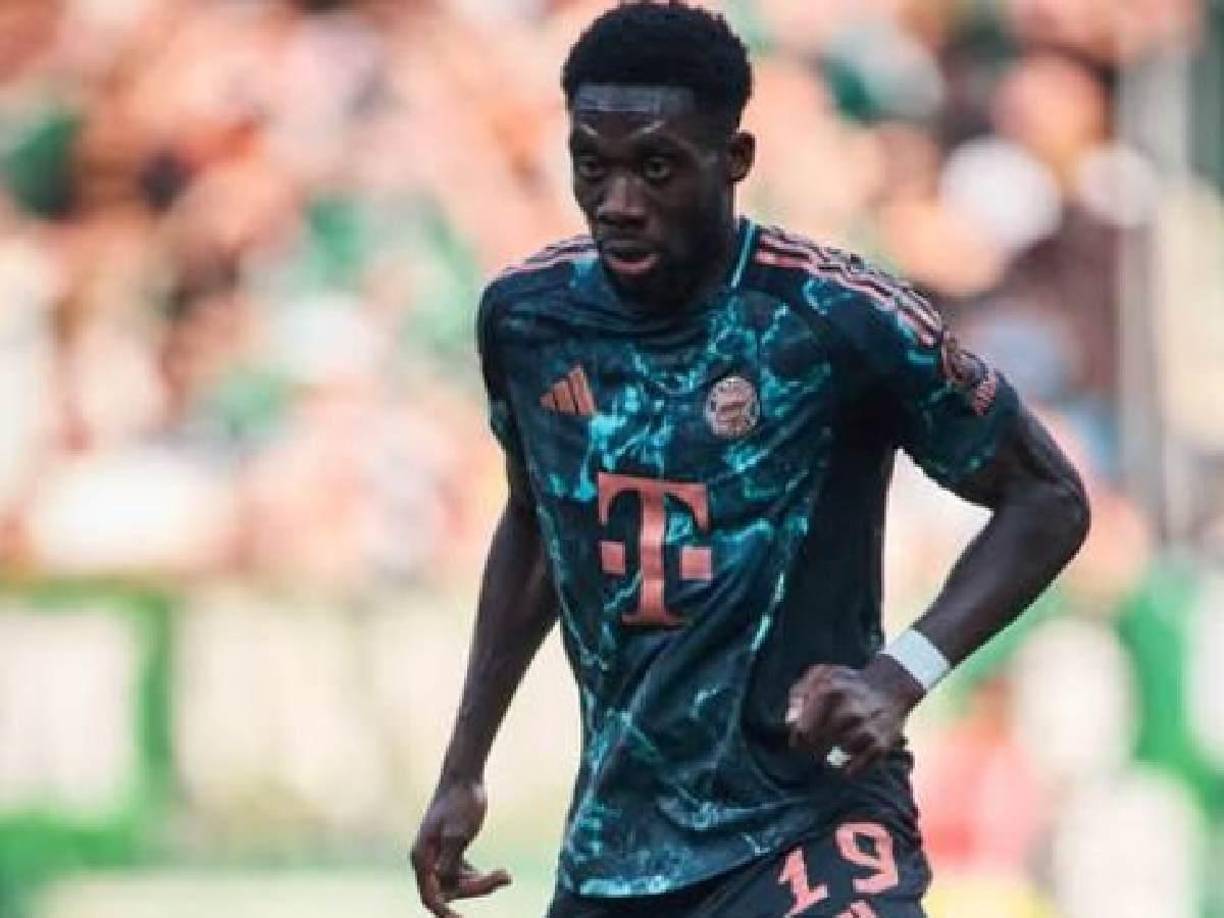 Informa Sport Bild, que el Bayern Munich estaría trabajando en la renovación de Alphonso Davies, quien ha estado en el radar del Real Madrid en los últimos mercados de fichajes.