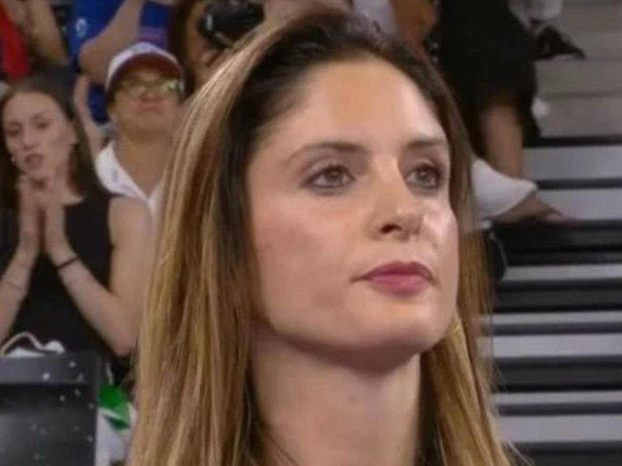 Mancinelli, claramente indignada por la puntuación que consideraba injusta y que ponía en riesgo las posibilidades de su atleta Sofia Raffaeli de conseguir una medalla, exigió una revisión del marcador y confrontó a los jueces para que corrigieran la situación.