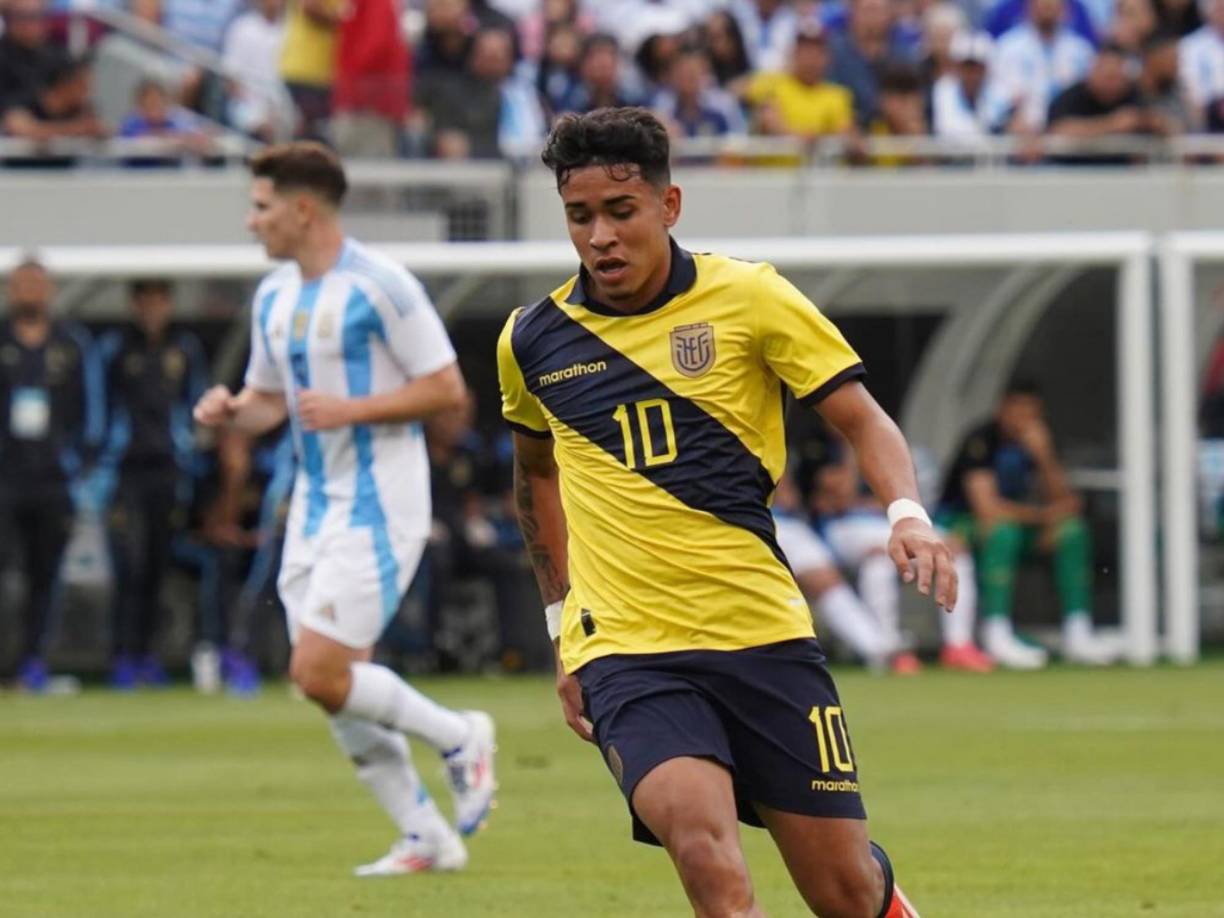 Kendry Páez Andrade es un futbolista ecuatoriano que juega como centrocampista en el Independiente del Valle de la Serie A de Ecuador. 