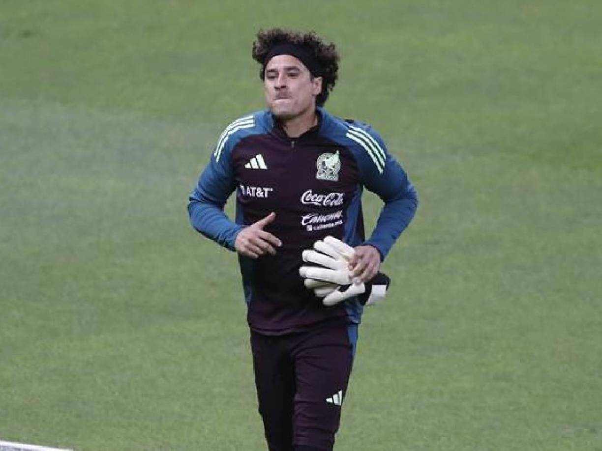 “Son ejemplo a seguir estos tres hombres”, aseveró sobre la presencia de los experimentados.