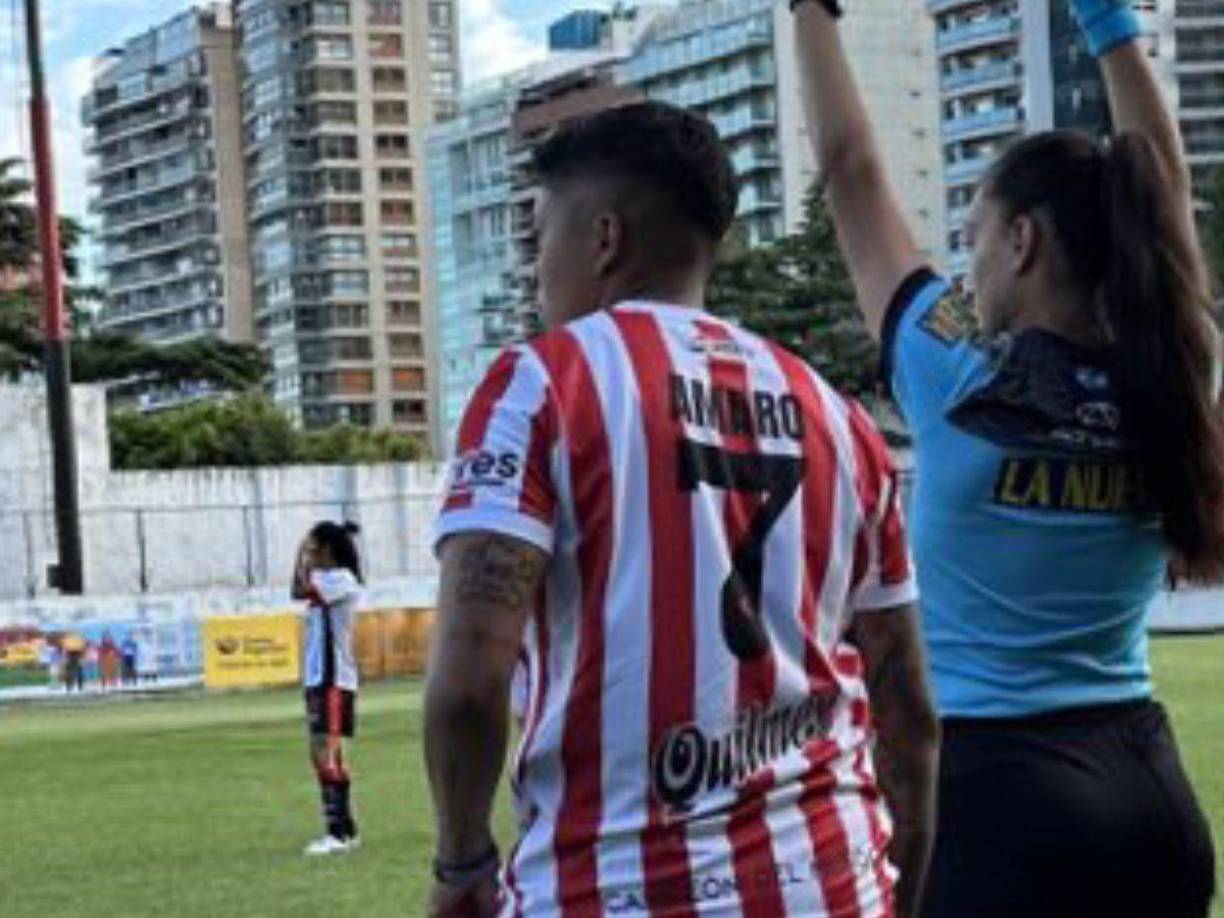 Agustina Amaro es una jugadora de Estudiantes de La Plata femenil. La chica cuenta con 30 años de edad.