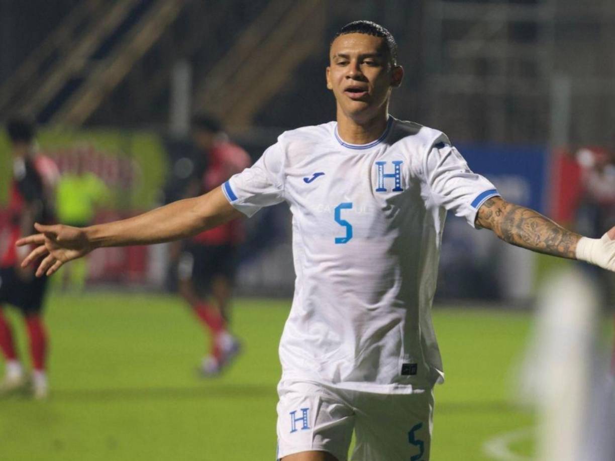 Kervin Arriaga: Es el volante mixto y hace dupla con Deybi en el centro del campo.