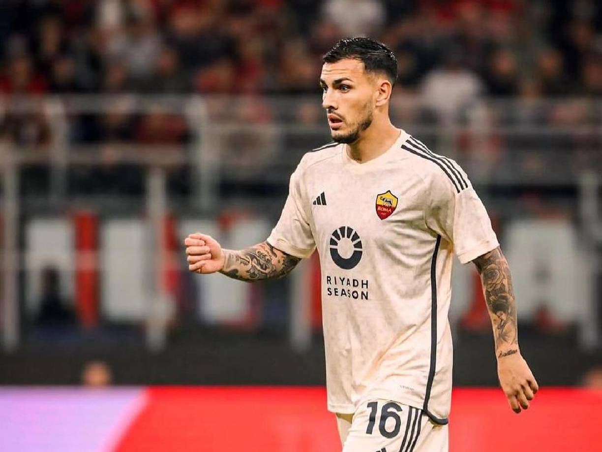 Sport informa que Leandro Paredes es uno de los nombres que ha salido en las oficinas del Barcelona. Tiene contrato hasta 2025 con la Roma.