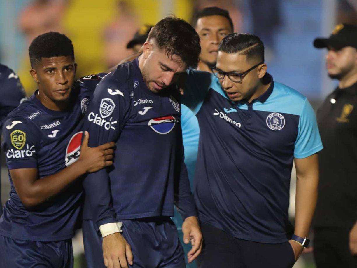 Emilio le dio palabras de motivación a Auzmendi que estaba llorando.