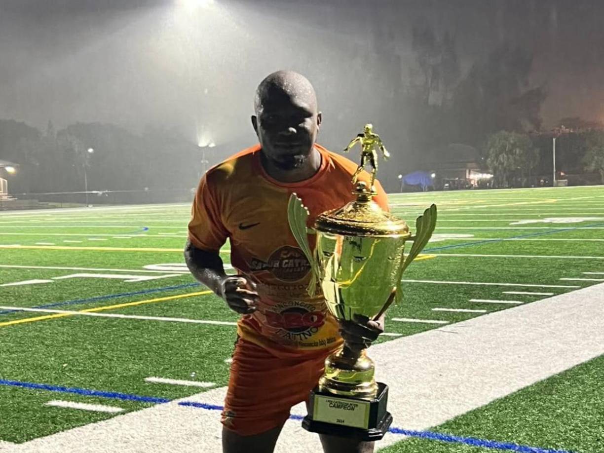 “Me tenés muerto en vida porque te fuiste. Este año tocaba vernos, volver a jugar juntos, volver a darte un abrazo y decirte lo mucho que te extrañaba”, comenzó diciendo el exdelantero Jefferson Bernárdez respecto a la muerte de su hermano Ricardo.