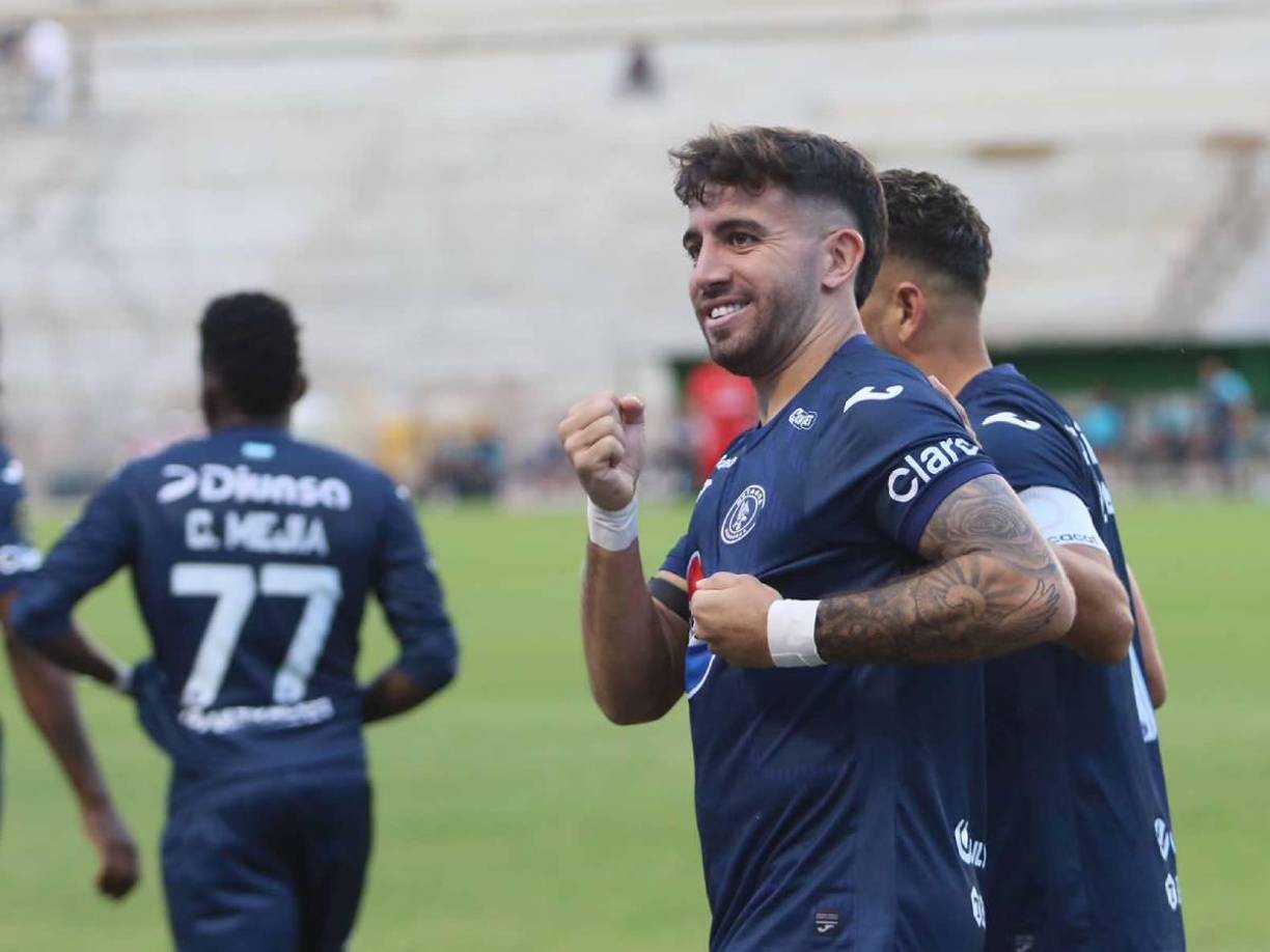 Agustín Auzmendi habló sobre su futuro: “Hubo conversaciones, existió un interés grande de Bucaramanga. Yo cuento con una cláusula, ya después es una decisión entre clubes (...) hace una semana que se dio la oferta, no sé si hablaron con Motagua. Yo les dije que el equipo es dueño de mi ficha”, dijo.