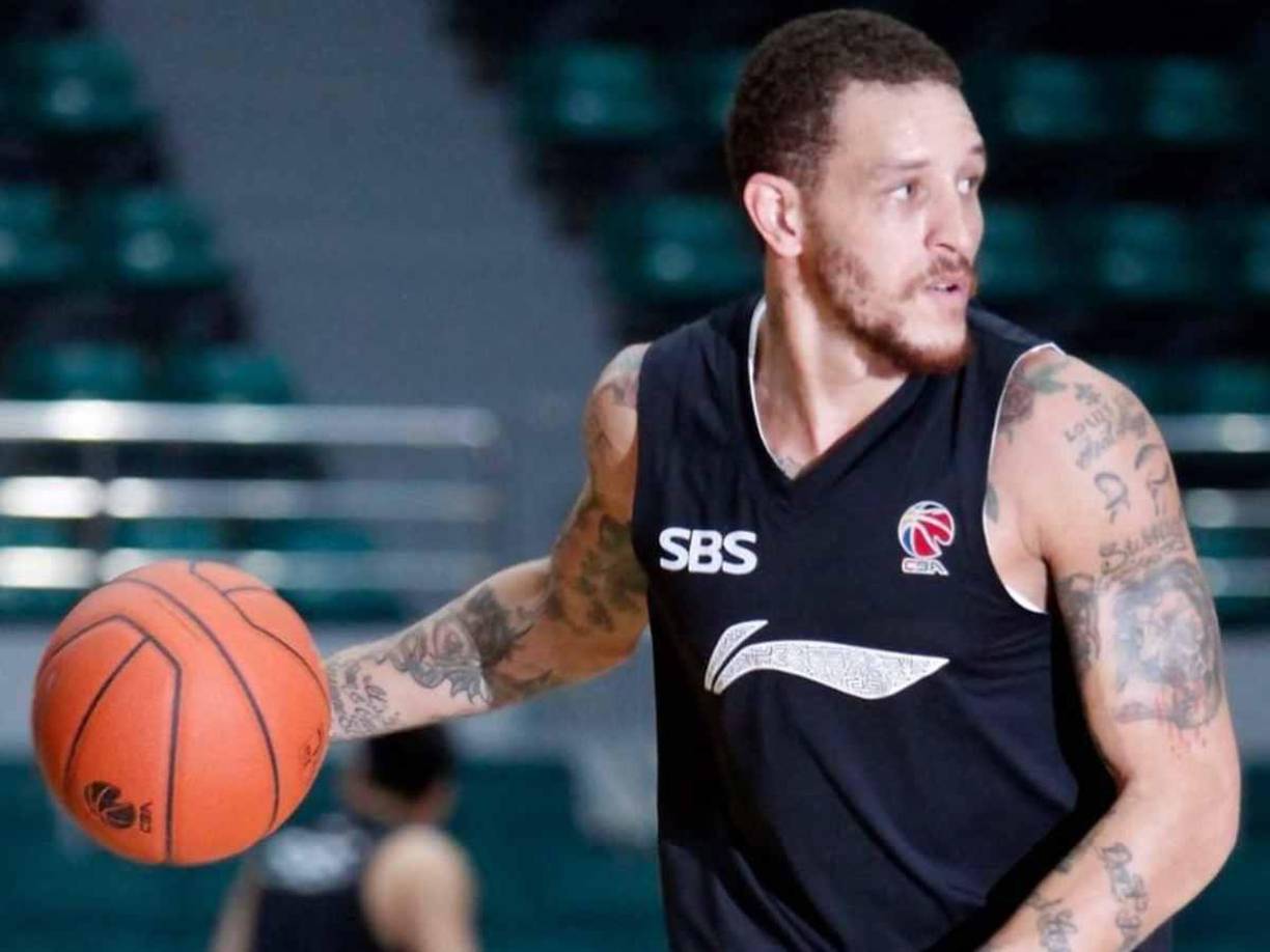 West jugó durante ocho años en la élite del baloncesto e incluso llegó a ser compañero de Lebron James en los Cleveland Cavaliers, ganando más de 16 millones de dólares.