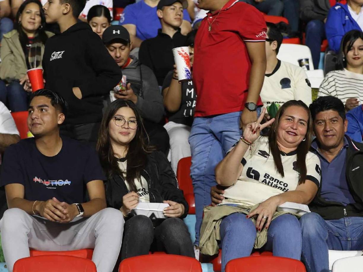 Bellezas en el Olimpia-Olancho FC, ‘gringos’ presentes, ambientazo y la deseada