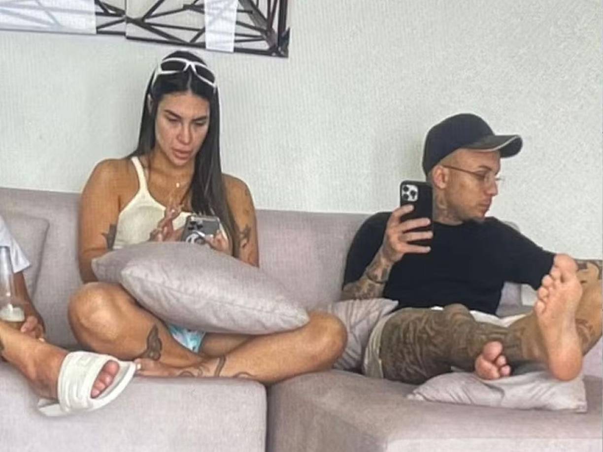 Ivana Bermanelli, aunque inicialmente no comentó sobre el asunto, posteriormente publicó en sus redes sociales varios mensajes explicando los detalles de su relación con el deportista y criticando su postura después de que el caso saliera a la luz pública en los medios. 