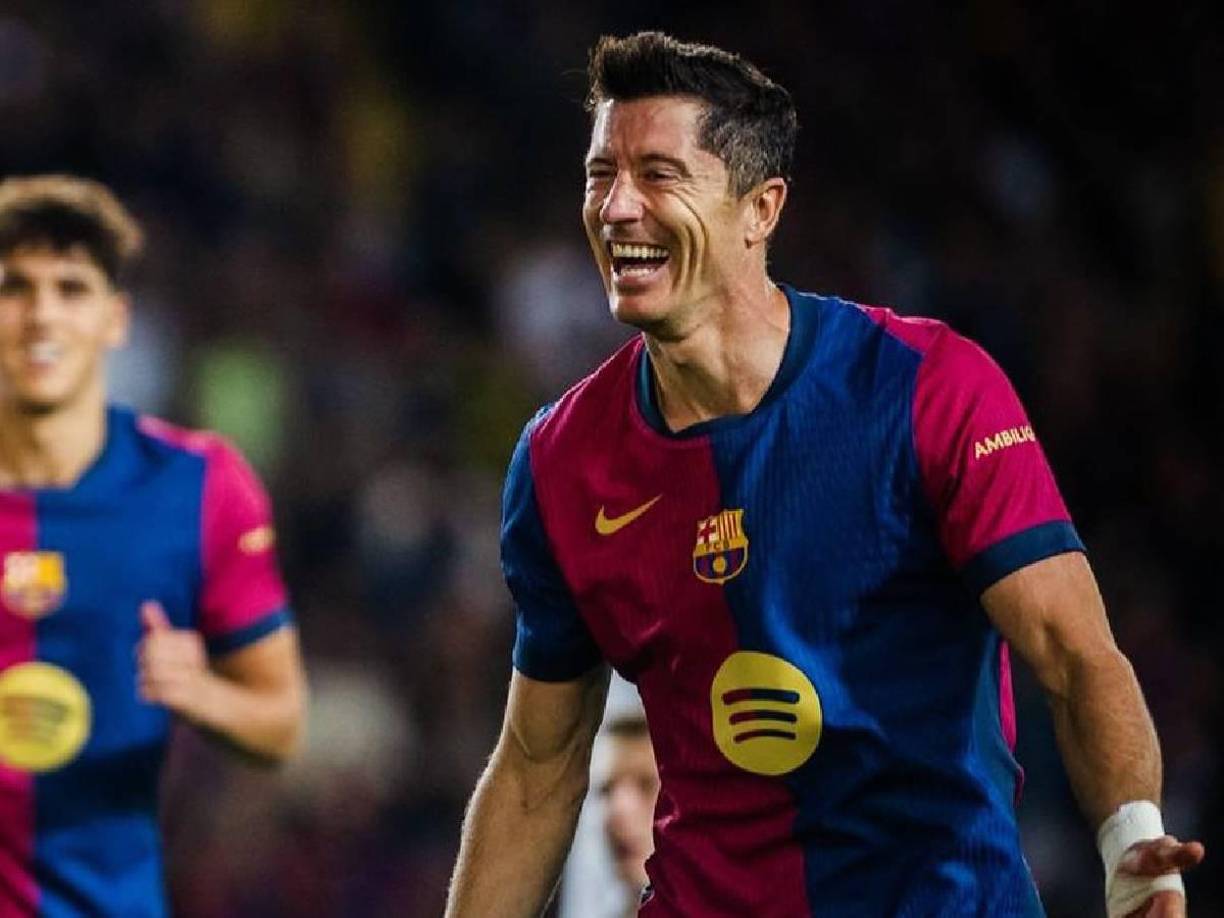 El increíble arranque de temporada de Robert Lewandowski, quien suma 14 goles en los trece primeros partidos de LaLiga, lo siguen situando como líder en solitario de la clasificación total por la Bota de Oro.