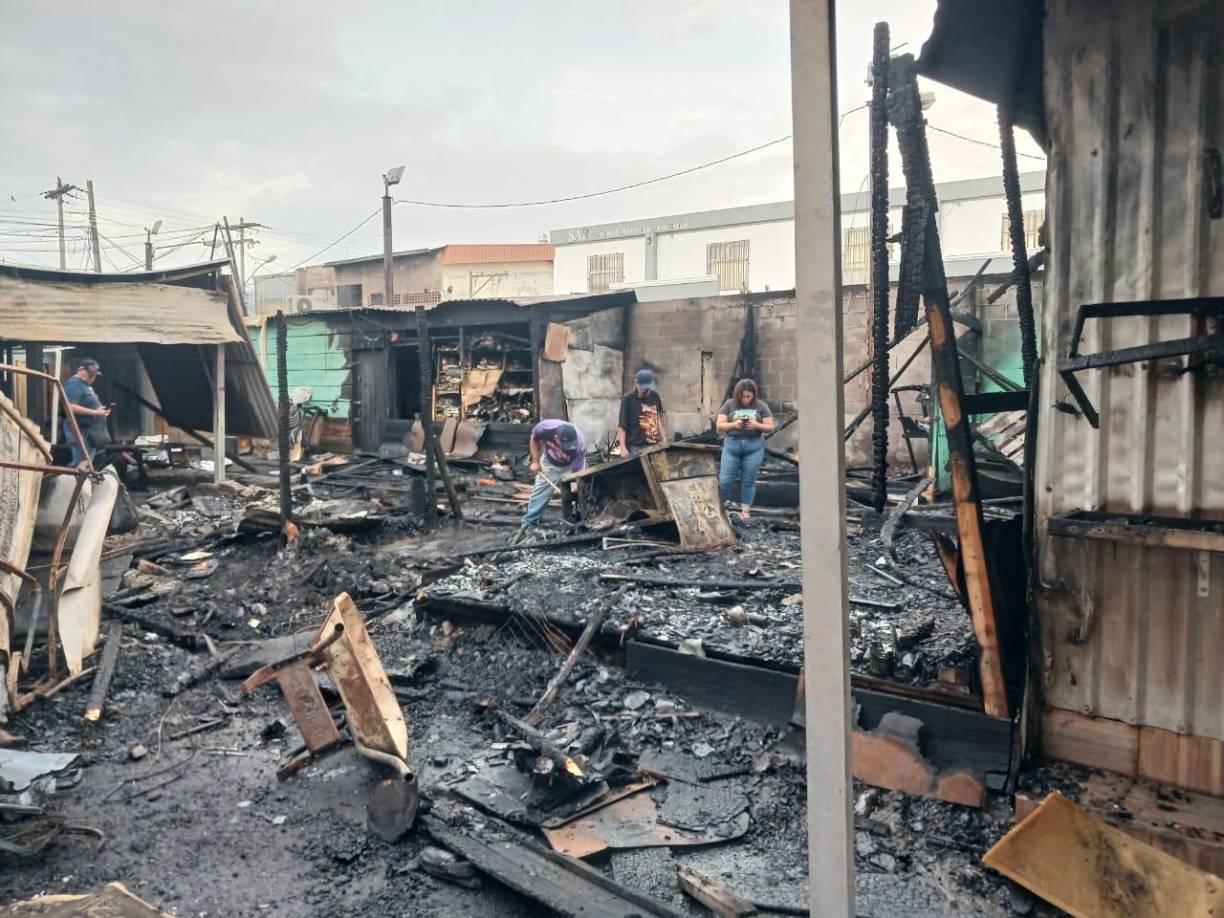 Los propietarios lamentaron esta situación que prácticamente los deja en la calle, sin un sustento para sus hogares. 
