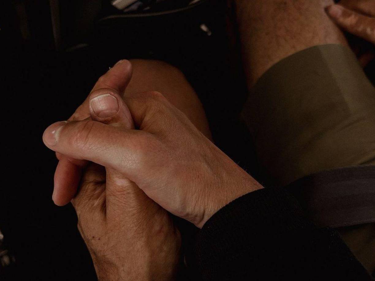 “Hay motivos para creer que las acciones del sospechoso fueron deliberadas y crueles, y que el sospechoso y la víctima se conocían”, indicaron los agentes, antes de difundirse las declaraciones del crimen, a la agencia de noticias STT.