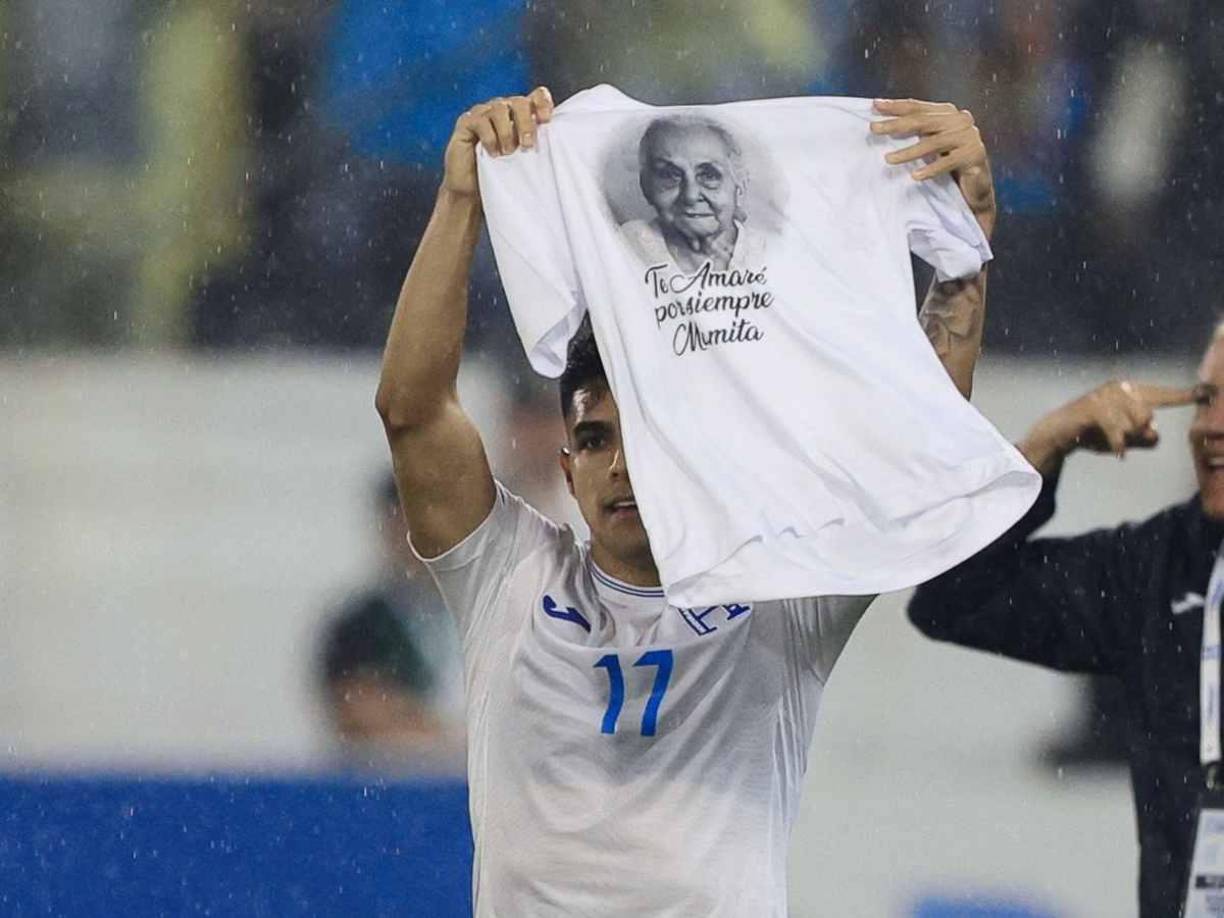Luis Palma le dedicó sus goles a su abuelita, quien falleció hace unos días atrás. 