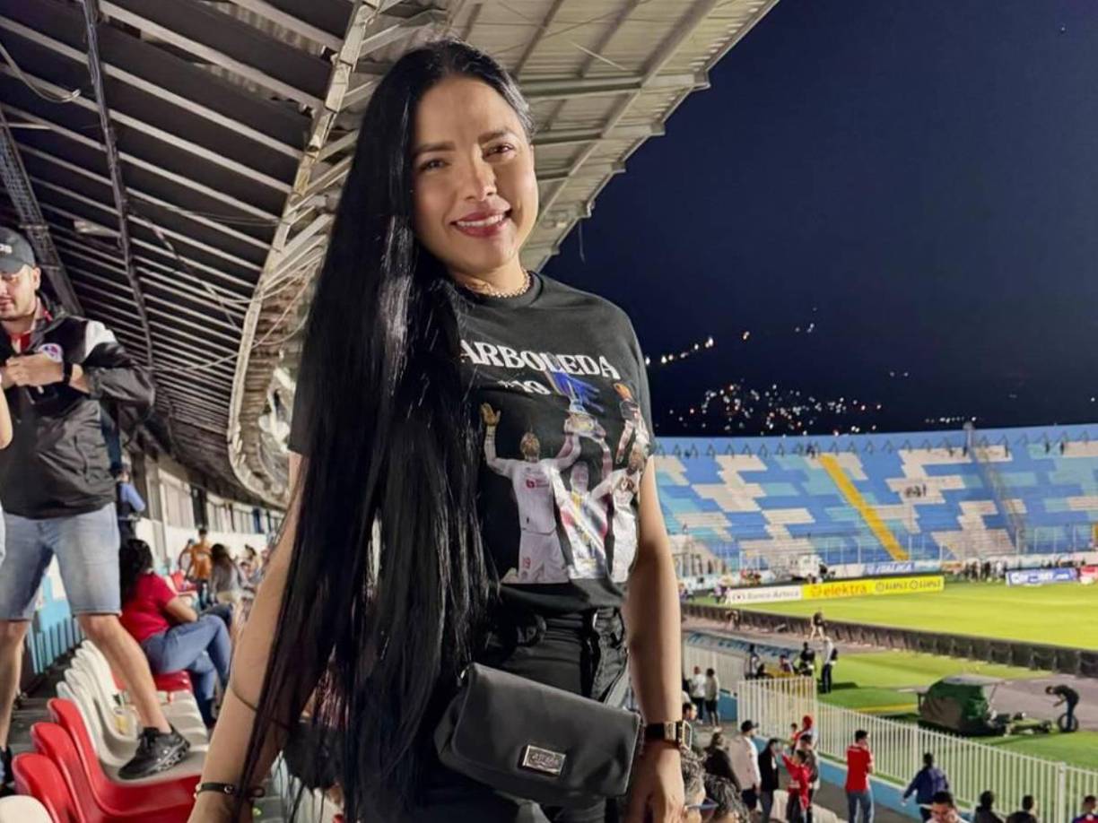La chica también suele asistir al estadio Nacional para los juegos del Olimpia y de su amado Yustin Arboleda. 