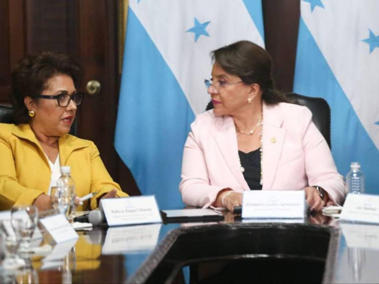 Xiomara Castro leyó un acuerdo, después de finalizar el Consejo Nacional de Defensa y Seguridad, en el que se determinó castigar a promotores de protestas que tengan la finalidad de desestabilizar al Gobierno. 