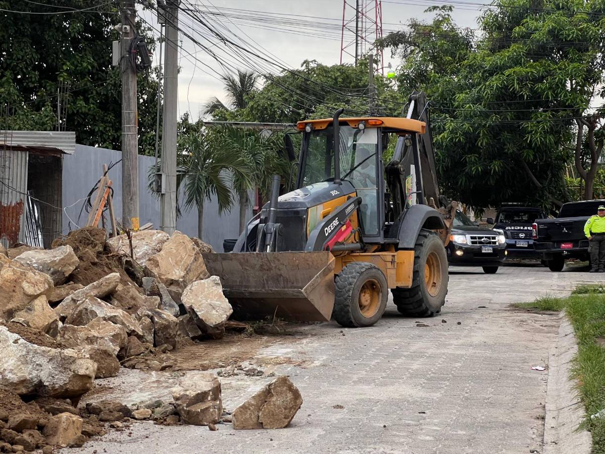A la construcción se le adjudica también daños a un templo católico denominado, Espíritu Santo en la colonia Jardines del Valle.