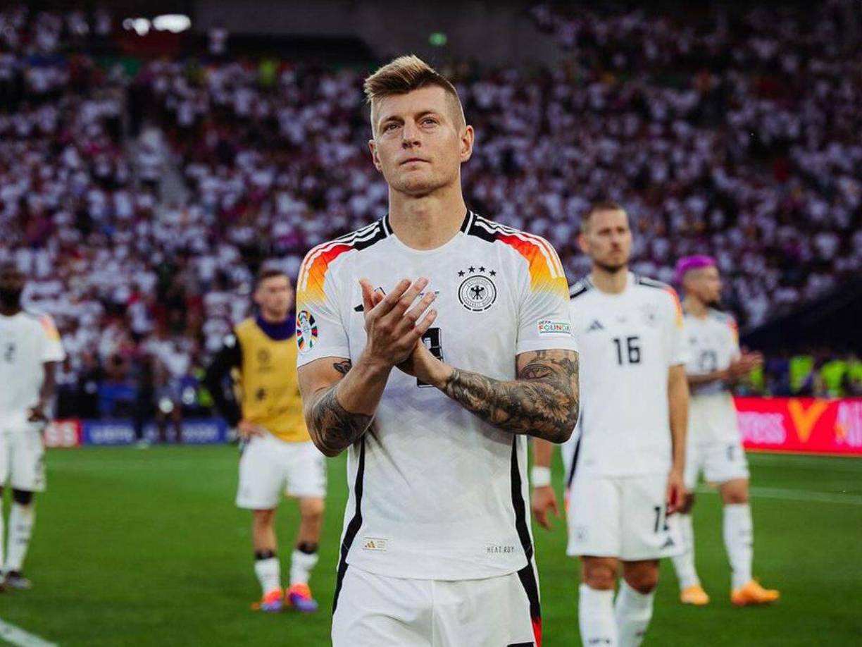 Toni Kroos está involucrado en su propio proyecto: la Icon League que comenzará en septiembre. Esta liga, inspirada en la Kings League, combinará a ambiciosos aficionados, estrellas del mundo digital y profesionales del fútbol en una competición con partidos más rápidos, variados y con acción. Un fútbol con más goles y entretenimiento.