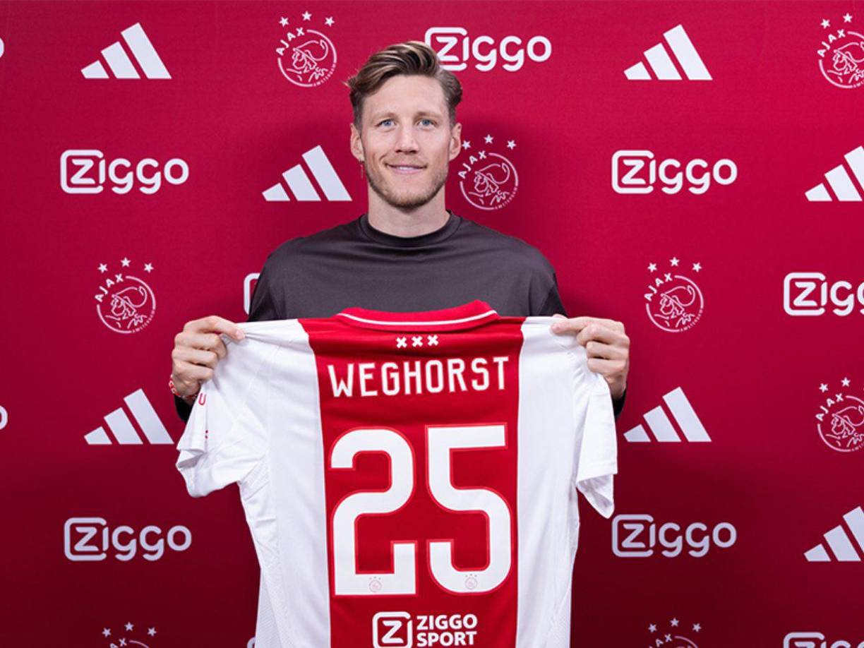 Procedente del Burnley, el Ajax ha fichado al delantero holandés Wout Weghorst. Firma hasta junio de 2026.