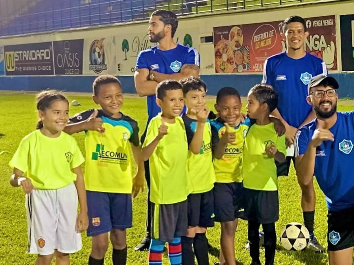 A Nelson Muñoz le apasiona trabajar con niños que sueñan con ser futbolistas profesionales.