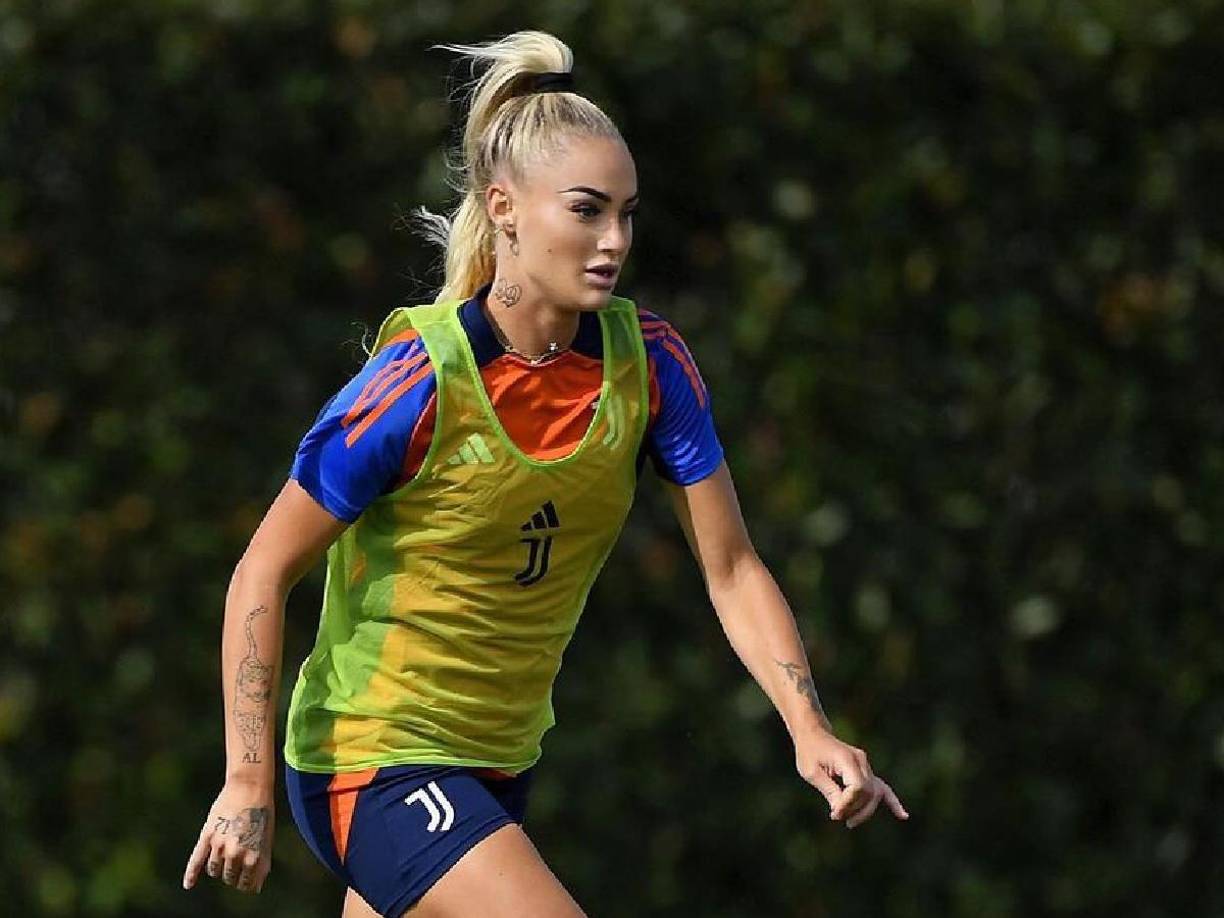 “A todos les gustaría tener el mismo salario. A menudo hablo con Douglas en casa sobre esto y le digo que no es justo. Hacemos el mismo trabajo, pero le pagan cien veces más que a mí”, explica Alisha en una entrevista con La Gazzetta dello Sport.