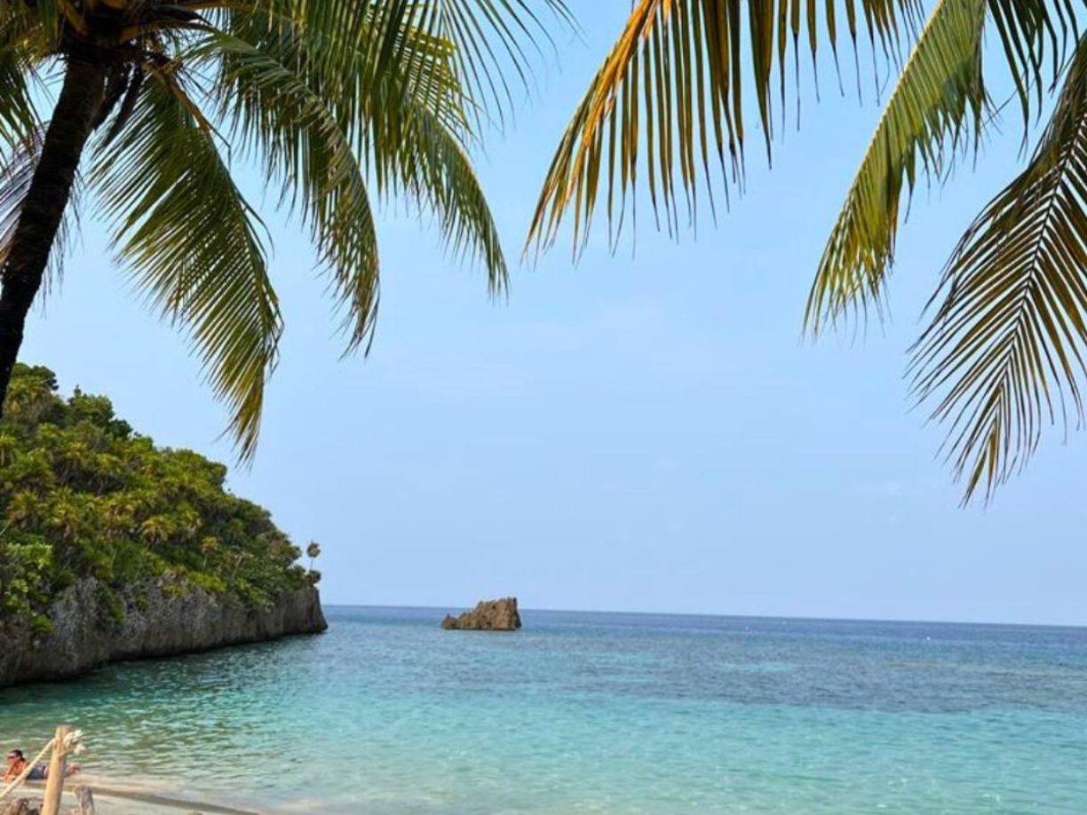 Luis Palma y Annie decidieron que la luna miel fuera en la hermosa isla de Roatán.
