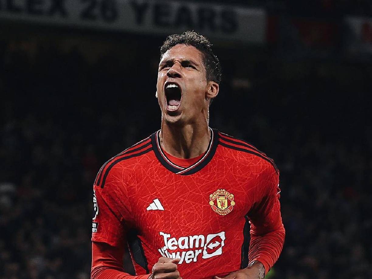 Fabrizio Romano informa que Raphael Varane y Fabregas se reunieron cara a cara para intentar llegar a un acuerdo para incorporarlo al Come de Italia.