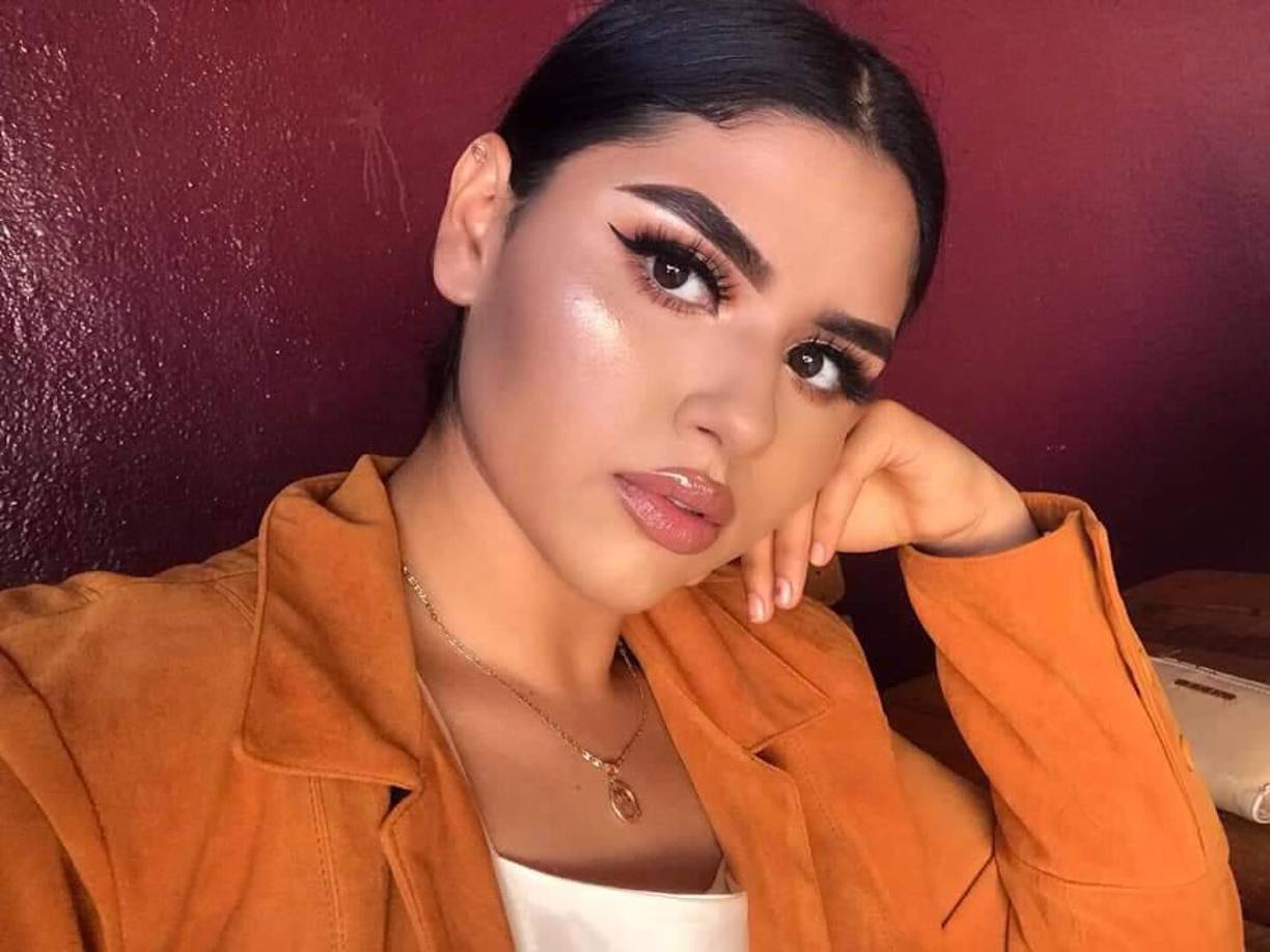 Influencer es hallada muerta en un barranco junto a otros seis cuerpos